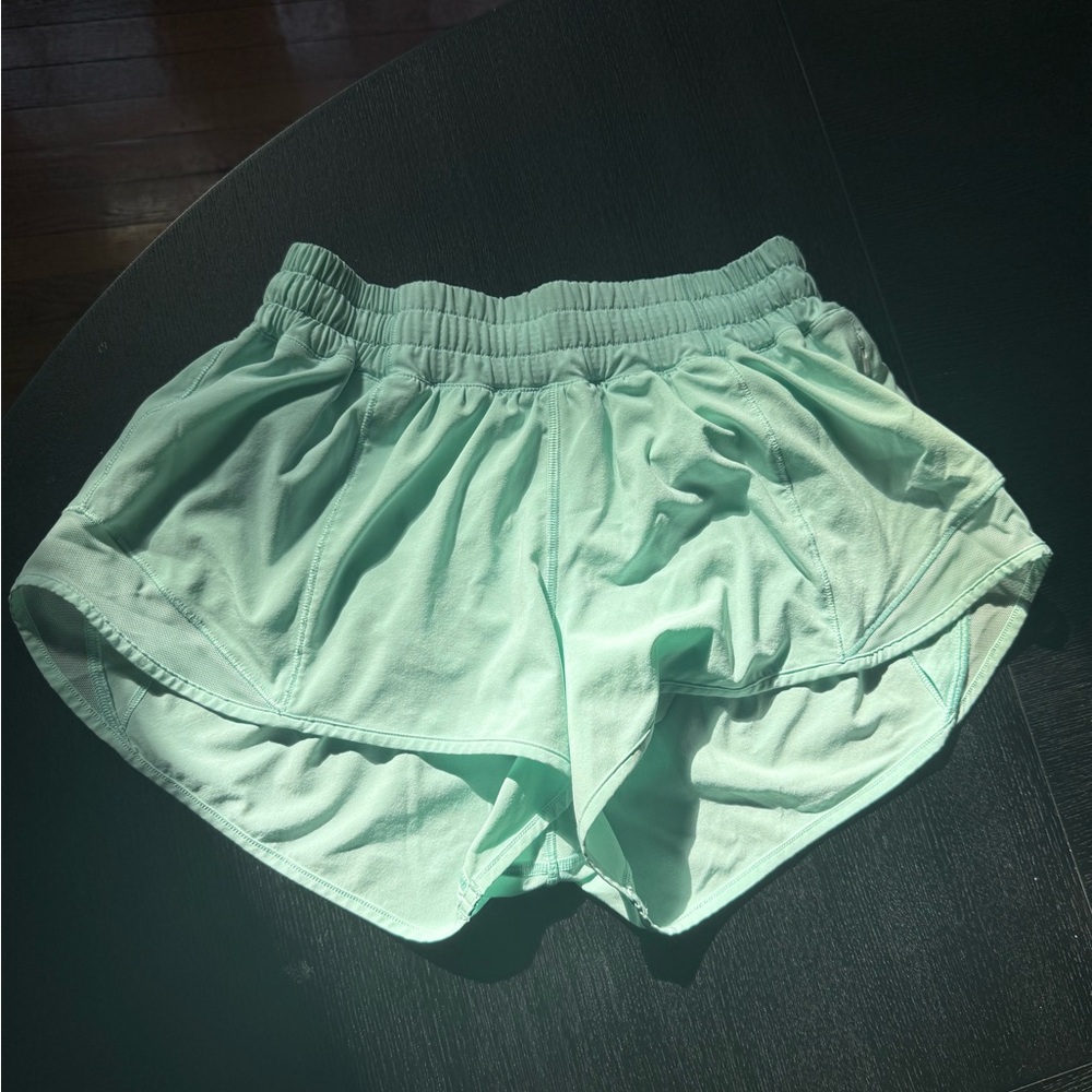 Lululemon Hotty Hot Low Rise Lined Short 2.5”